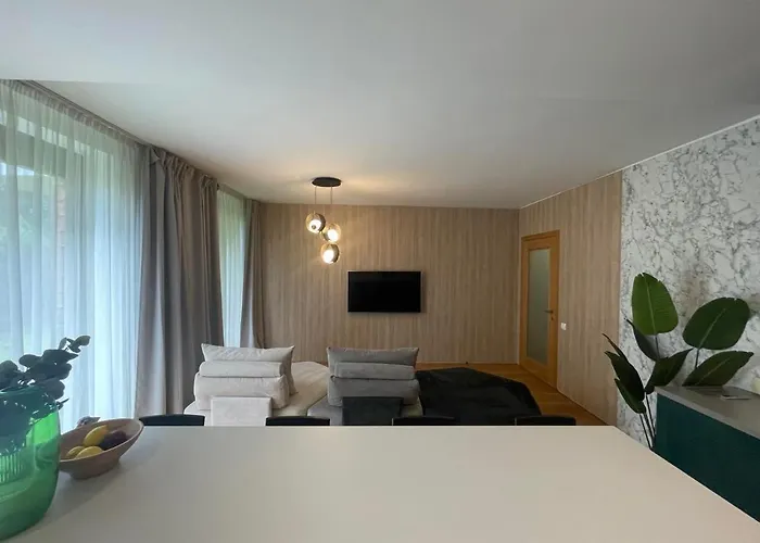 Prestige Living, 2br Luxury Apartment, Koliba Location, Free Parking